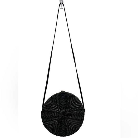 Retro Handbags - Wicker Crossbody Bag Vintage Style Lined interior Black circular Bag Clasp Close